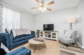 Cozy & Modern Home w King Suite - Vet-Owned- Pet's Welcome!